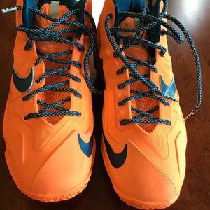 Lebron XI flynet  Atomic Orange